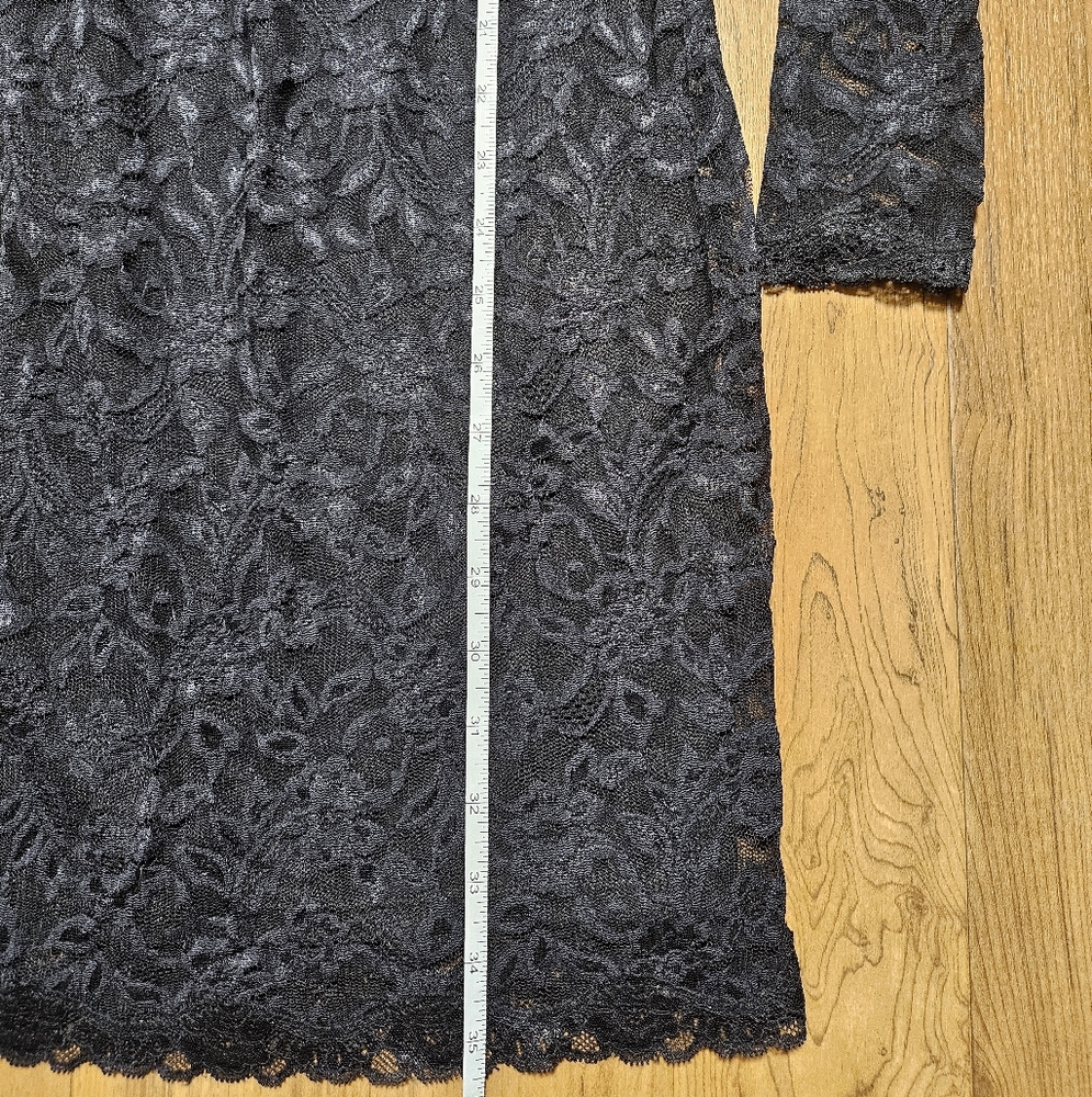 Backless Lace Dress - Picture 4 of 9
